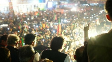 پاکستان، لانچ مارچ کے بعد اپوزیشن اور حکومت، آمنے سامنے، کھل کر ہو رہی ہے بیان بازی
