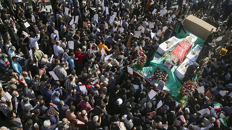  Iranci masovno prisustvovali ispraćaju žrtava terorističkog napada u Širazu