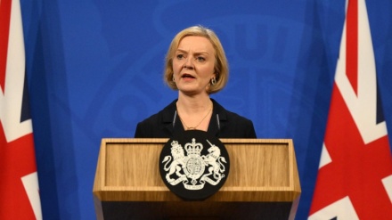  Kryeministrja britanike kërkon falje për 'gabimet', por refuzon të japë dorëheqjen