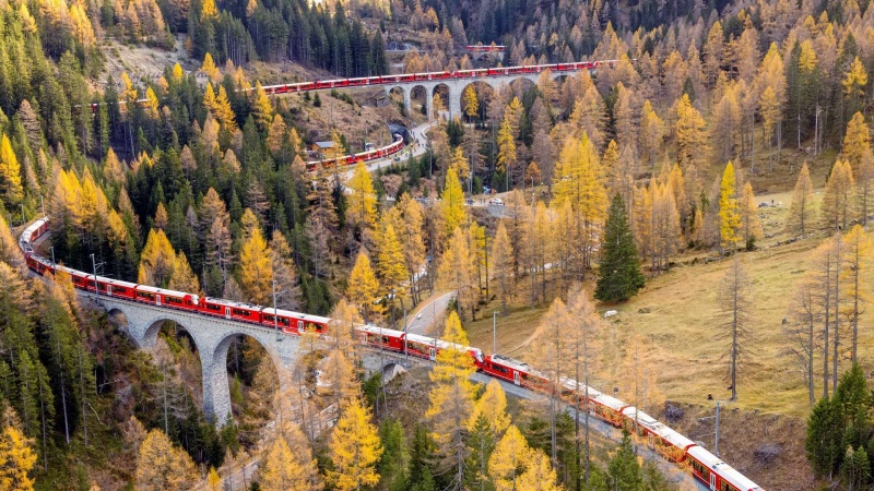 دنیا کی سب سے لمبی مسافر ٹرین (ویڈیو)