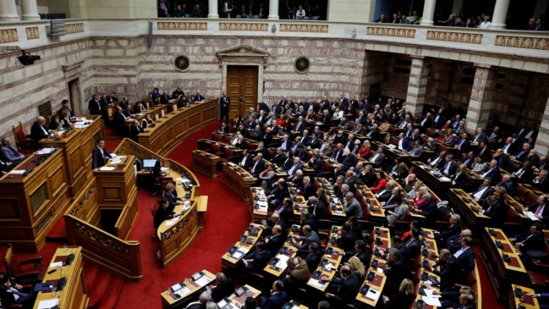 Hyri në parlament me thikë, kapet adoleshenti në Greqi