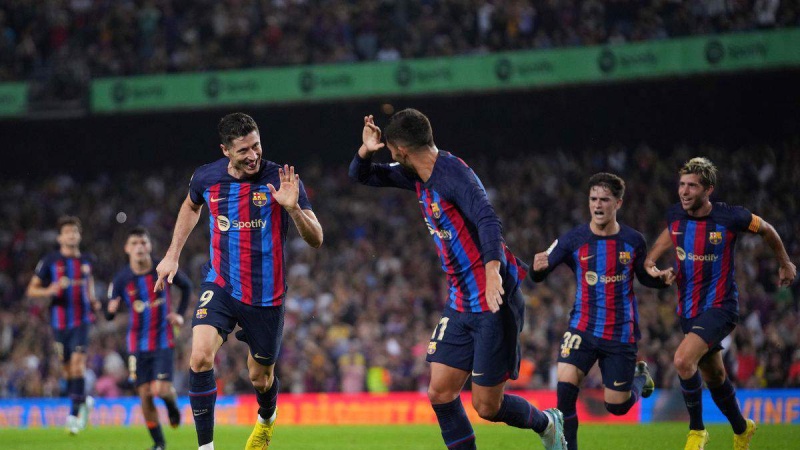  Bi serketina Lowandofskî, Barselona ji qeyranê filitî