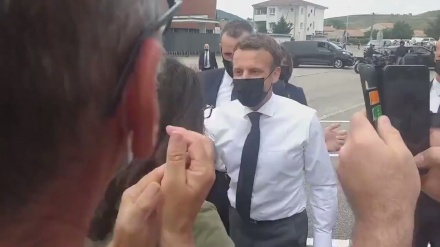 فرانسیسی صدر کو پھر پڑا زوردار طمانچہ (ویڈیو)
