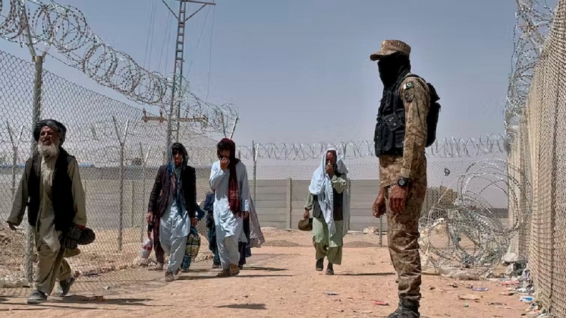 طالبان: ۴۰۰ پناهجوی افغانستان از زندان های پاکستان آزاد شده اند