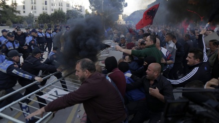 Albanski demonstranti se potukli s policijom