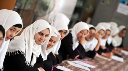 اموزش آنلاین رایگان دروس مدرسه برای دختران افغانستانی در ایران