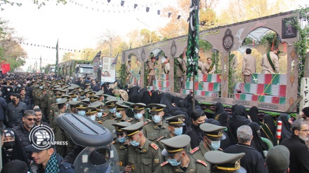 ایران  میں ایک ہی دن میں 400 گمنام شہیدوں کے جلوس جنازہ، لاکھوں کی شرکت