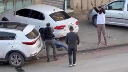 صیہونی فوجی سے ہتھیار چھیننے کی ناکام کوشش، ایک فلسطینی شہید (ویڈیو)