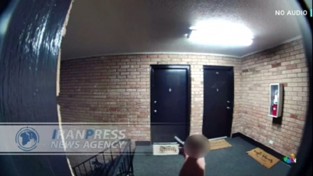 لوڈڈ اسلحے سے کھیلتا ایک ننہا امریکی بچہ (ویڈیو)