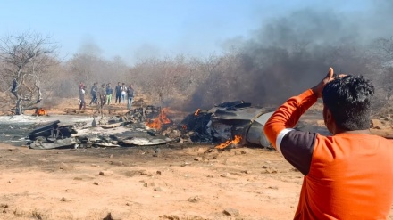 ہندوستان میں دو جنگی طیارے گر کر تباہ