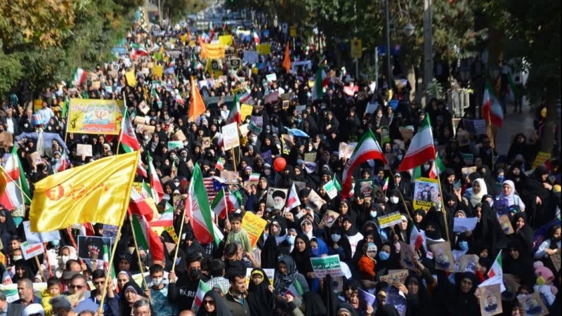 فرانسیسی جریدے کی گستاخی کے خلاف ایرانی عوام سراپا احتجاج 