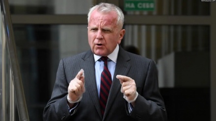  Parullat anti-amerikane të popullit rus në prani të ambasadores amerikane