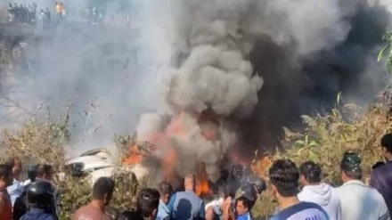نیپال میں مسافر طیارہ گر کر تباہ (ویڈیوز)