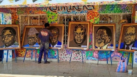  Hunermendê kongoyî bi lakên heliyayî portreya siyasetmedaran çê dike