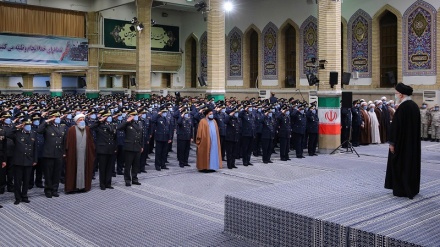 دیداری فەرماندەران و ئەندامانی هێزی ئاسمانیی ئێران لەگەڵ ڕابەری مەزنی شۆڕشی ئیسلامی