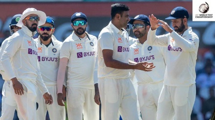 هند په لومړۍ ټېسټ لوبه کې اسټرالیا ته ماتې ورکړه.