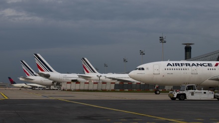 پیرس میں کارکنوں کی ہڑتال سے 30 فیصد پروازیں منسوخ