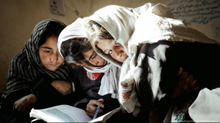 طالبان : به‌زودی دختران اجازه‌ی تحصیل در «چارچوب شریعت اسلامی» خواهند داشت