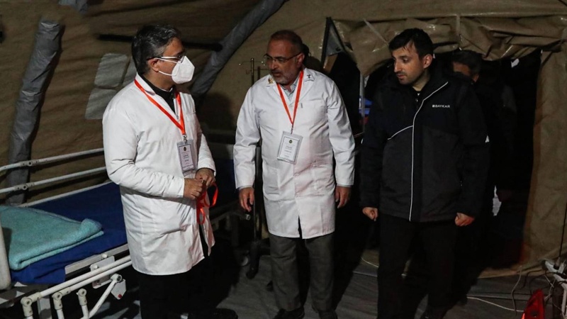 Bayrakdar İran xəstəxanasına baxış keçirib