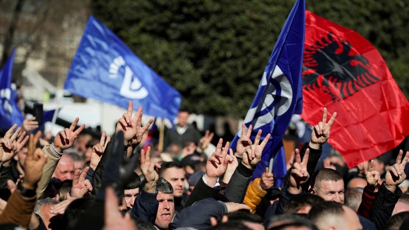 Albaniyada anti-hökumət aksiyası keçirilib