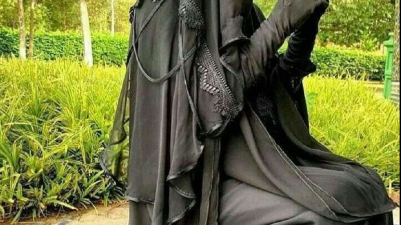 مسلمانه ښځه او پرده