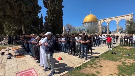 بیت المقدس میں نماز جمعہ کے لئے 70 ہزار فلسطینیوں کا اجتماع (ویڈیو)