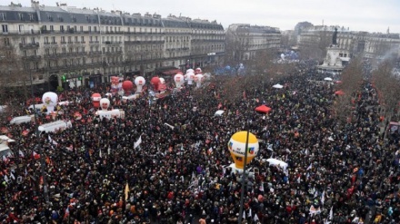 فرانس: پرامن مظاہروں کو کچلنے کا سلسلہ جاری، 35 لاکھ فرانسیسی شہری سڑکوں پر