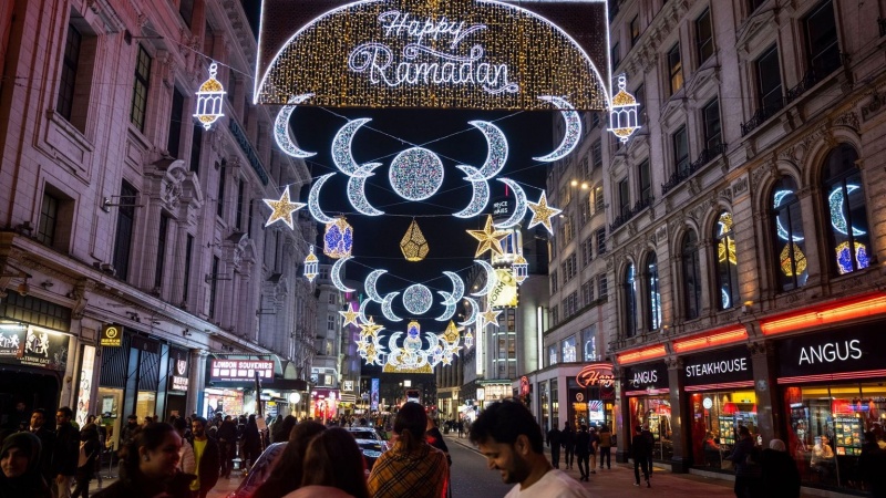 Bi boneya Meha Remezanê bi hezaran çira li Londonê hatin vêxistin
