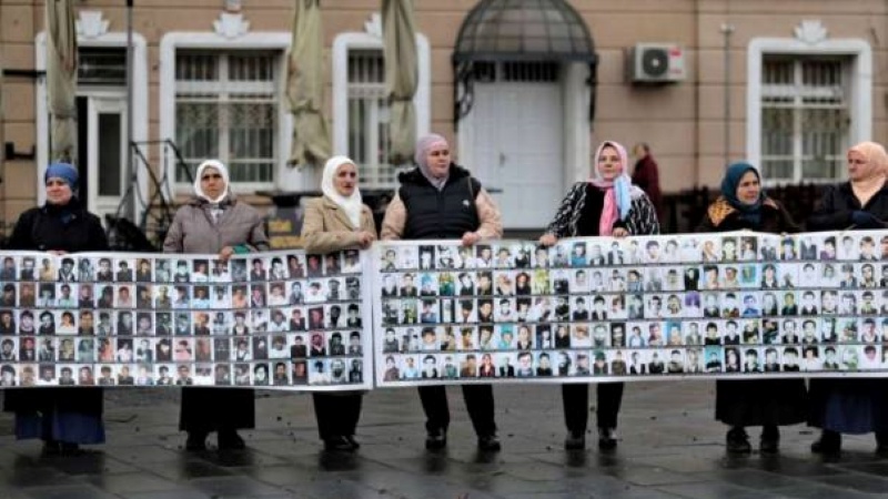 Majke Srebrenice pozivaju Schmidta da pojasni svoje izjave