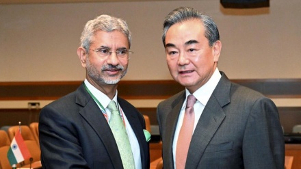 چین اور ہندوستان کے وزرائے خارجہ کی ملاقات، سرحدی کشیدگی کم کرنے پر زور