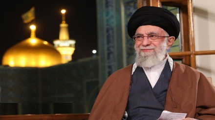 ڕابەری مەزنی شۆڕشی ئیسلامی لە پەیامی نەورۆزدا:  بە جەختەوە دەیڵێم ئەو کارە باشانەی لە کەرتی ئابوری دا دەکرێن پێویستە ببێتە هۆی سوکنایی  و ئەرخەیانیی ژیانی خەڵک ، دیارە ئەم بابەتەش نایەتە دی بە پلاندانانی ورد و بەردەوام کرانی ئەو چالاکییانە نەبێت
