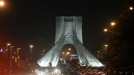  Ceryana Birca Azadîyê ya Tehranê hevdem digel ‘Saeta Erdê’ hat xevakirin