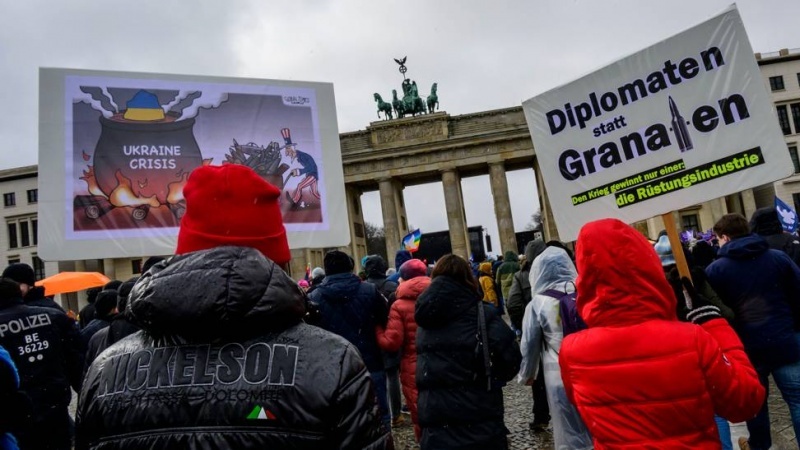  Demonstrata antiqeveritare në Gjermani kundër dërgimit të armëve në Ukrainë