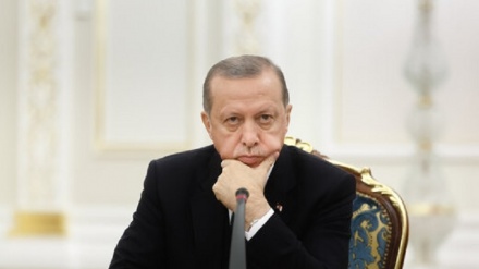  Erdogan sëmuret gjatë daljes televizive, anulon mitingjet elektorale