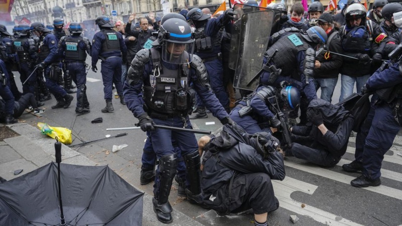 فرانس میں پولیس کی بربریت کے خلاف مظاہرے، پولیس مزید تشدد پر اتری (ویڈیوز)