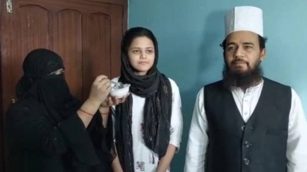 ہندوستان: مولانا کی بیٹی، مدرسہ کی طالبہ، بورڈ امتحان میں شاندار مظاہرہ