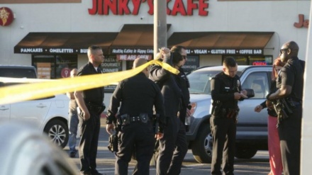 Të shtëna me armë jashtë qendrës tregtare në Los Angeles, 1 i vrarë e 3 të plagosur 