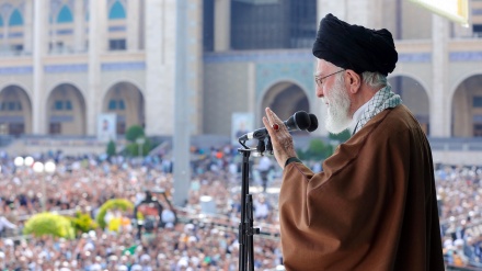 نوێژی جەژنی ڕەمەزان بە ئیمامەتی ڕابەری مەزنی شۆڕشی ئیسلامی