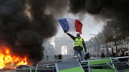 فرانس میں بگڑتی صورتحال، مظاہرین اپنے مطالبات اور پولیس تشدد پر مُصر