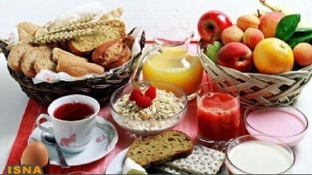 ورزشکاران باید په روژه کې څنګه خوراکي برنامه تنظیم کړي؟