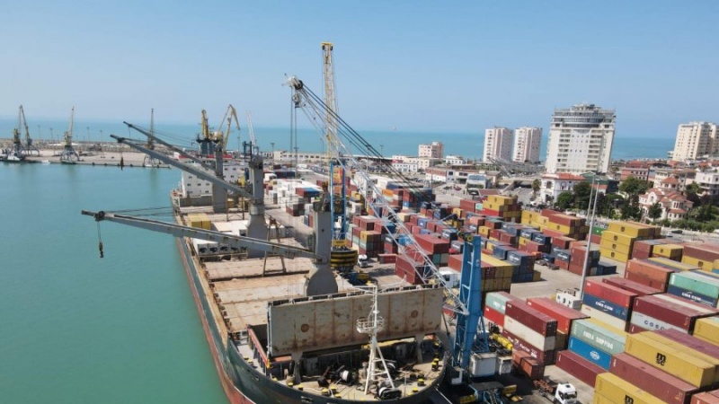 Bllokohen anijet në portin e Durrësit, vonesa deri në 3 ditë për shkarkim 