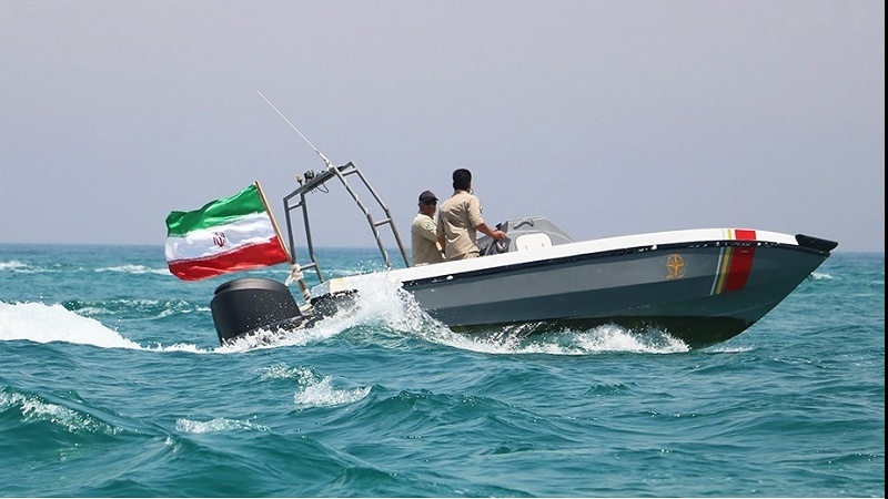 ایران کی بحریہ نے خلیج فارس میں امریکیوں کو فارسی میں بات کرنے پر مجبور کر دیا (ویڈیو)