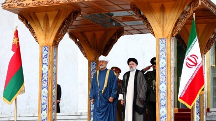 Rəisi Oman Sultanını Tehranda rəsmi şəkildə qarşılayıb 