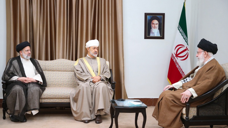 ایران عمان تعلقات کا فروغ دونوں ملکوں کے مفاد میں ہے، رہبر انقلاب اسلامی