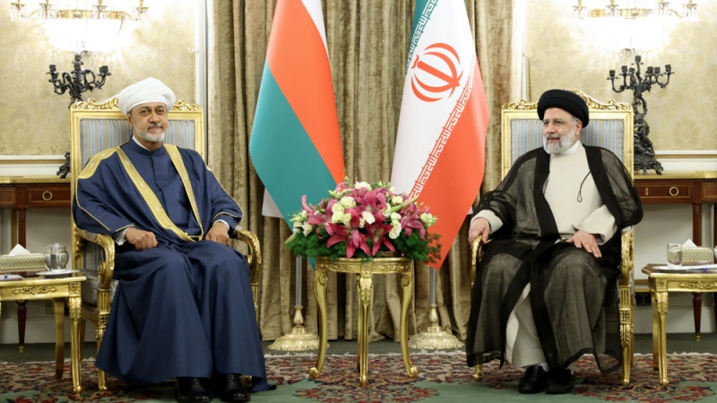 ایران و عمان کے تعلقات کی سطح ناکافی ہے، دونوں ممالک کے سربراہوں کا باہمی تعلقات کے حد اکثر فروغ پر زور