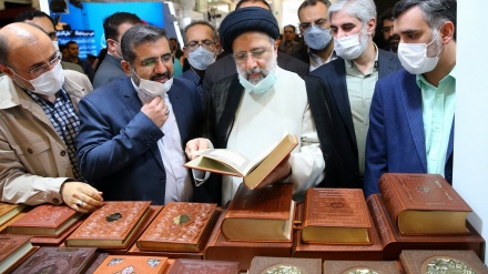 صدر مملکت نے تہران بین الاقوامی کتاب میلے کا معائنہ کیا 