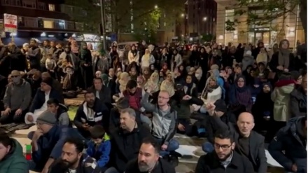 برطانیہ کی غیر اسلامی پالیسیوں کے خلاف لندن کے اسلامک سینٹر کے سامنے احتجاجی اجتماع 