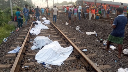 ہندوستان میں ٹرین حادثہ، 50 افراد ہلاک 350 زخمی