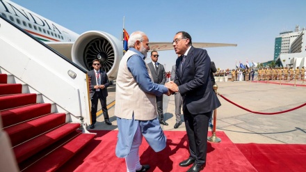 ہندوستانی وزیر اعظم مصر کے دورے پر قاہرہ پہنچے، اقتصادی و دفاعی تعاون پر ہوگی گفتگو