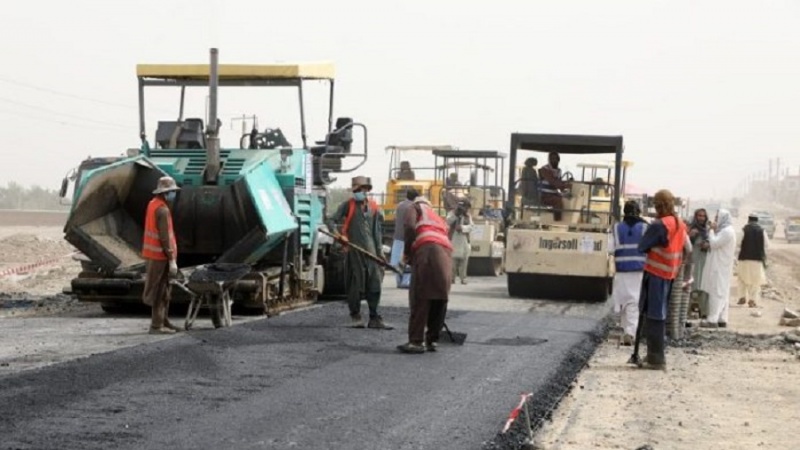 آغاز کار بازسازی بخشی از شاهراه کابل–قندهار با حضور ملا برادر